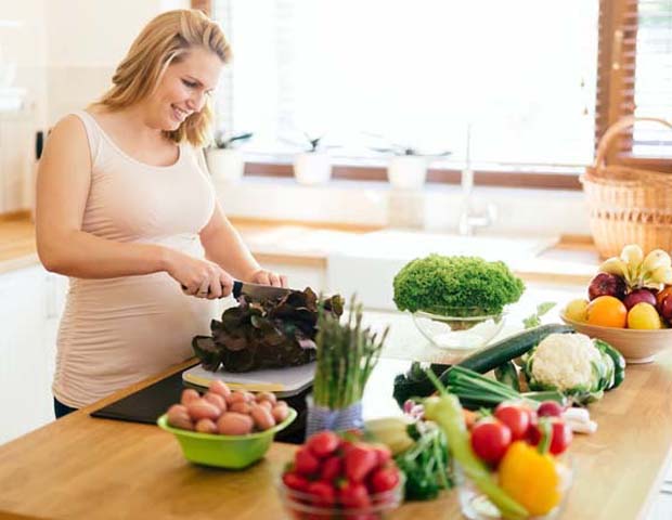 pregnant_woman_healthy_eating_sum.jpg
