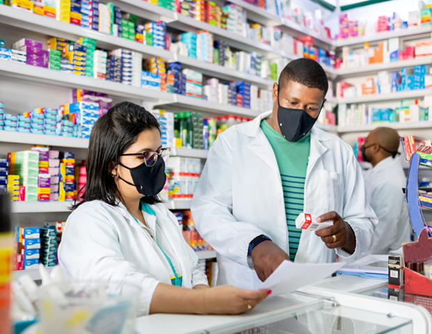 pharmacy team packing bag masks_s.jpg