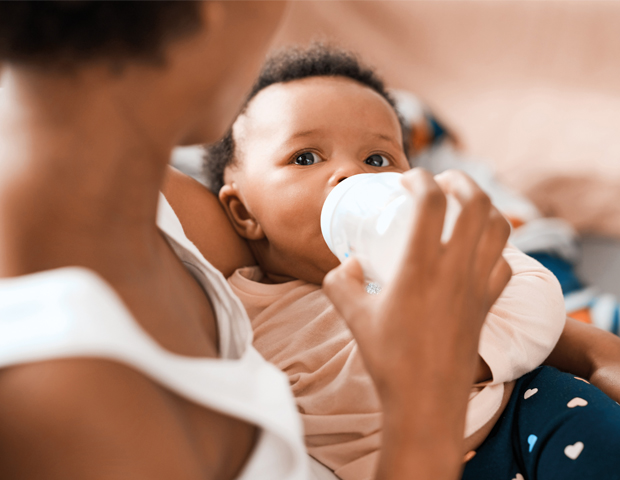 Baby_bottle feeding_s.jpg